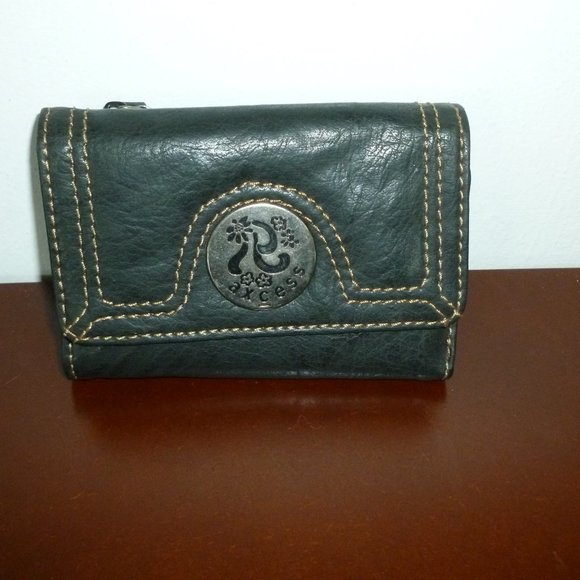 Axcess Bags Nwt Axcess Quad Fold Compact Wallet Poshmark